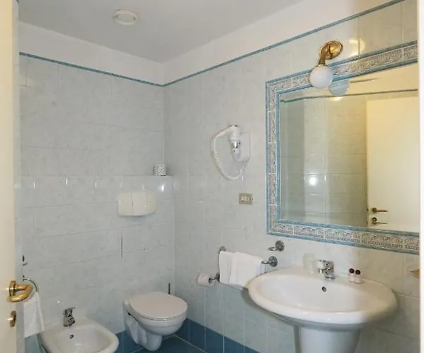 Laura Hotel