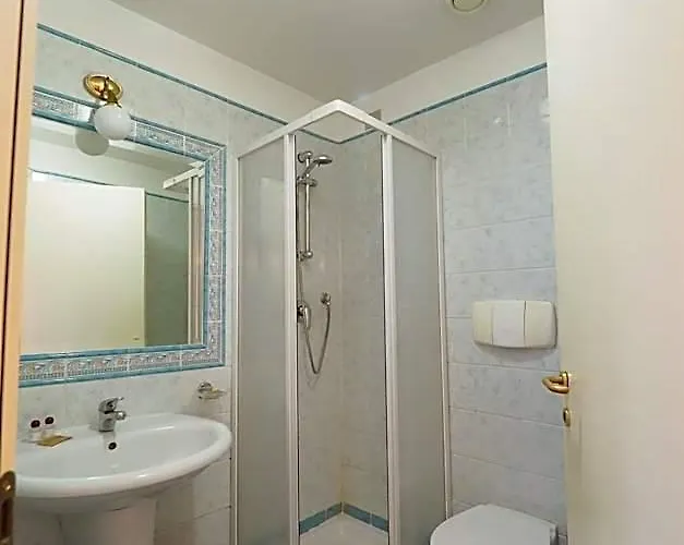 Laura Hotel