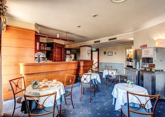 Laura Hotel 3*